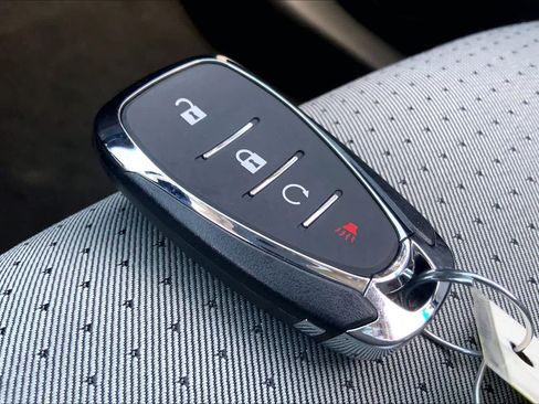 Used 2025 Chevrolet Trax LT w/ LT Convenience Package image 15