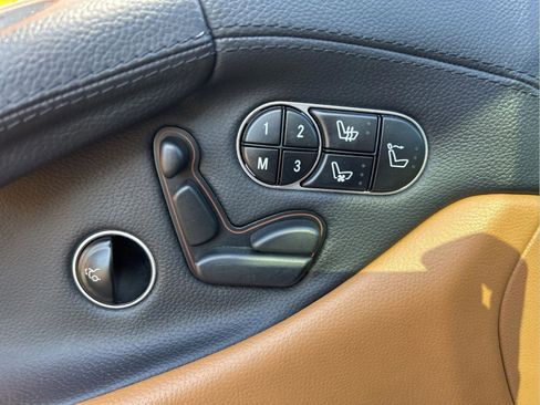 Used 2011 Mercedes-Benz SL 550 image 25