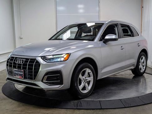 Used 2023 Audi Q5 Premium w/ Convenience Package image 4