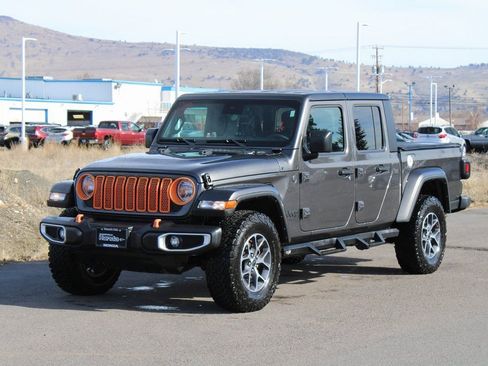 Used 2024 Jeep Gladiator Sport image 8