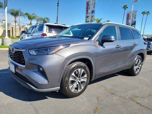 Used 2024 Toyota Highlander XLE image 31