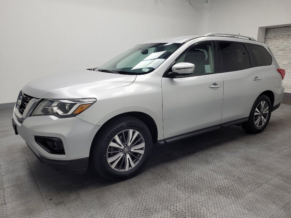 Used 2018 Nissan Pathfinder SV FWD image 2