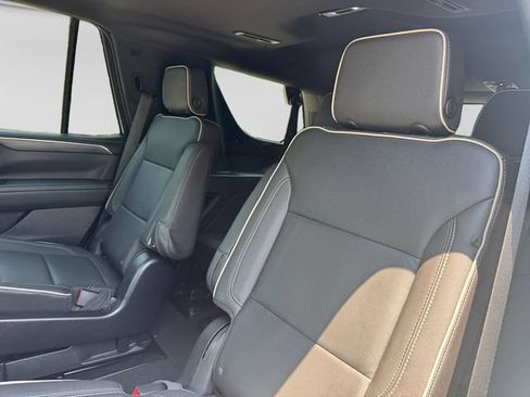 Certified 2023 GMC Yukon SLT w/ SLT Luxury Package AWD/4WD image 26