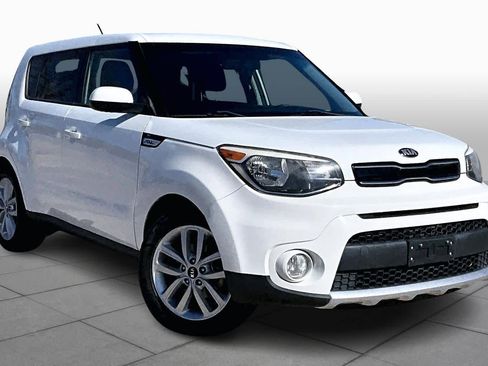 Used 2018 Kia Soul + image 3