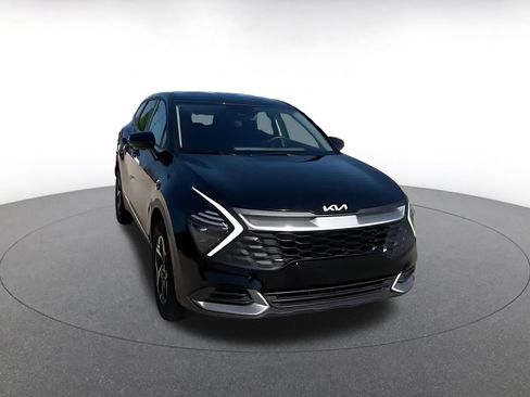 Used 2025 Kia Sportage LX FWD image 3