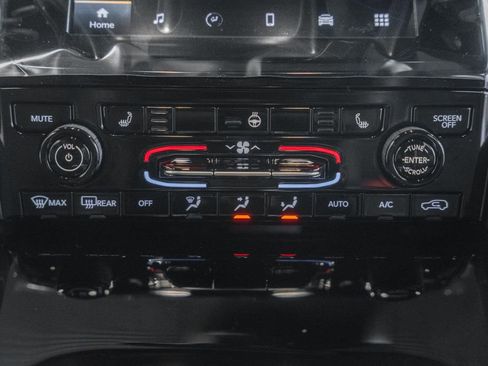 New 2025 Jeep Grand Cherokee L Altitude image 22