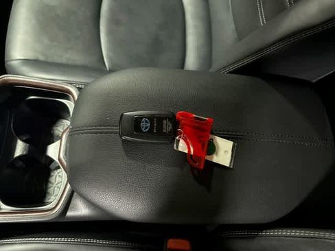 Used 2019 Toyota RAV4 Limited w/ Carpet Mat Package AWD/4WD image 34