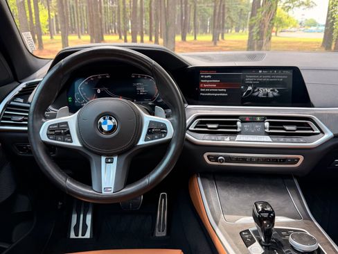 Used 2022 BMW X5 xDrive40i w/ M Sport Package AWD/4WD image 3