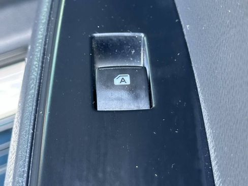Used 2018 Toyota Camry SE FWD image 34