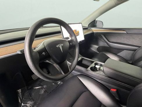 Used 2025 Tesla Model Y Long Range RWD image 18