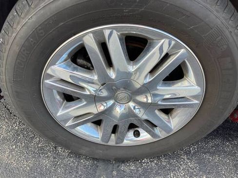 Used 2009 Chrysler Town & Country Limited w/ Entertainment Group #3 FWD image 26