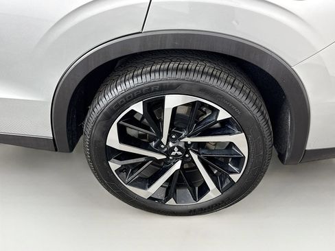 Used 2024 Mitsubishi Outlander 4WD Plug-In Hybrid image 17