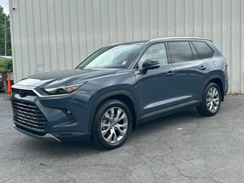 Used 2024 Toyota Grand Highlander FWD image 2