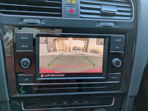 Used 2019 Volkswagen Golf S w/ Driver Assistance Package image 20