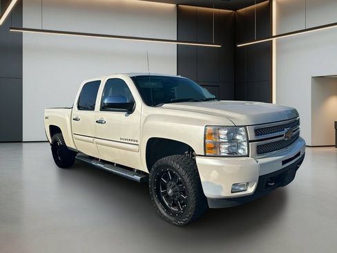 Used 2013 Chevrolet Silverado 1500 LTZ w/ LTZ White Diamond Edition AWD/4WD image 9