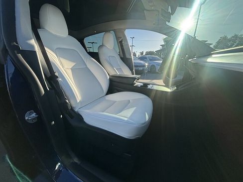 Used 2023 Tesla Model Y Performance AWD/4WD image 15