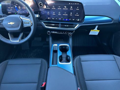 Used 2026 Chevrolet Equinox EV LT w/ LPO, Blackout Package AWD/4WD image 12
