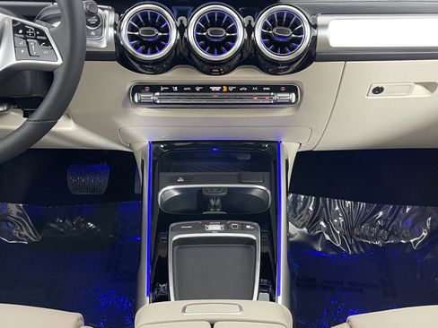 New 2026 Mercedes-Benz GLB 250 image 18