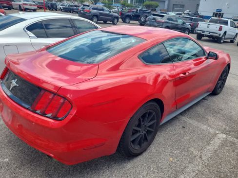 Used 2017 Ford Mustang Coupe RWD image 4