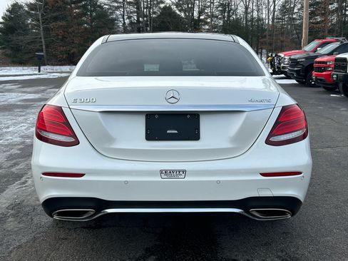 Used 2018 Mercedes-Benz E 300 E 300 4MATIC Sedan image 4