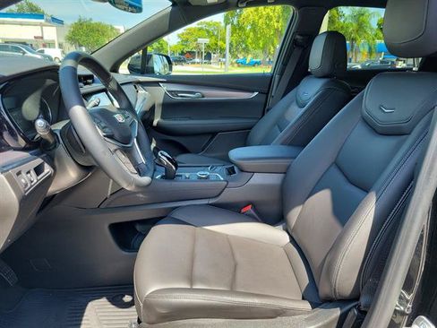 Certified 2025 Cadillac XT5 Luxury FWD image 33