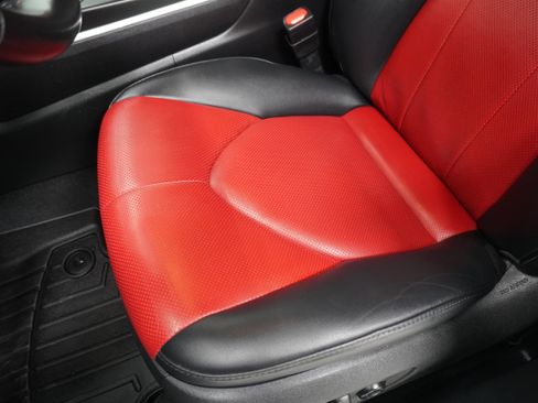 Used 2021 Toyota Highlander XSE image 11