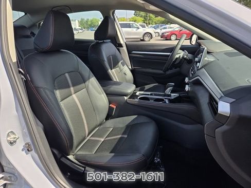 Certified 2025 Nissan Altima 2.5 SR FWD image 18