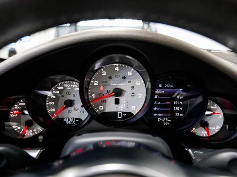 Used 2019 Porsche 911 Carrera S image 11