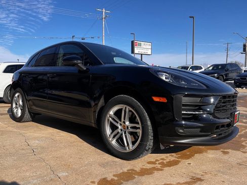 Used 2020 Porsche Macan Base AWD 4dr SUV image 6