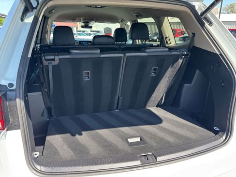 Used 2025 Volkswagen Atlas SE AWD/4WD image 34