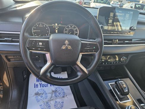 Used 2024 Mitsubishi Outlander AWD image 18