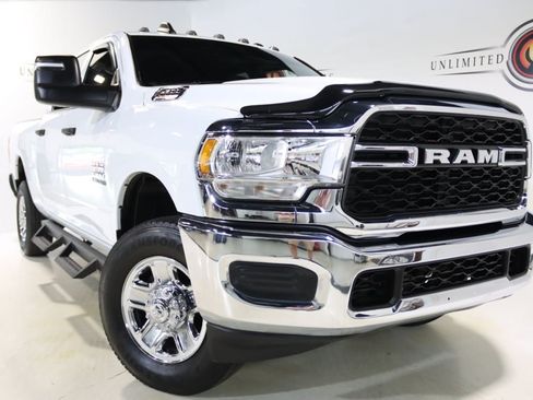 Used 2024 RAM 2500 Tradesman w/ Chrome Appearance Group AWD/4WD image 9