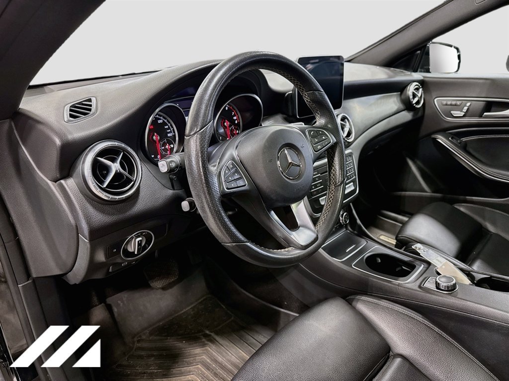 Used 2018 Mercedes-Benz CLA 250 4MATIC image 9
