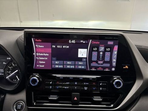 Used 2021 Toyota Highlander Limited image 29