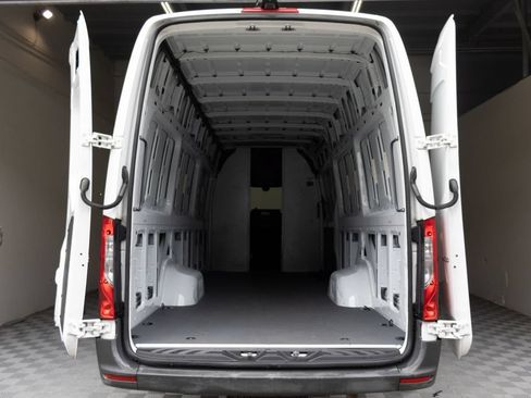Used 2022 Mercedes-Benz Sprinter 3500 image 14