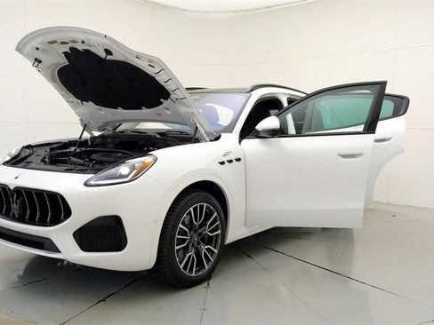 Used 2024 Maserati Grecale GT image 18