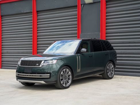 Used 2025 Land Rover Range Rover Long Wheelbase SE image 1