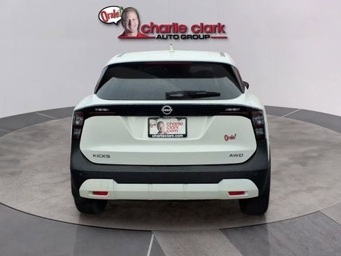 Used 2025 Nissan Kicks SV AWD/4WD image 4