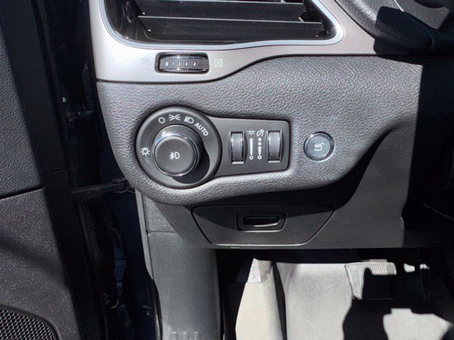 Used 2020 Jeep Cherokee Limited AWD/4WD image 15