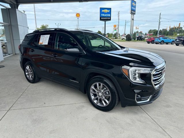 Used 2024 GMC Terrain SLT AWD/4WD image 4