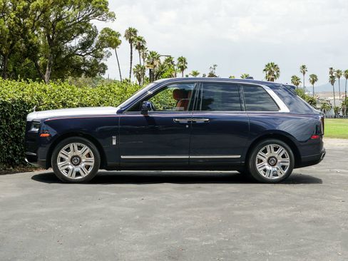 Certified 2022 Rolls-Royce Cullinan w/ Cullinan Package AWD/4WD image 3