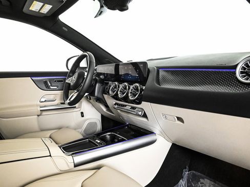 Used 2025 Mercedes-Benz GLA 250 4MATIC image 23