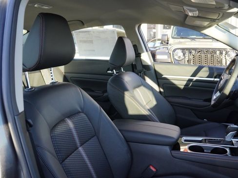 New 2025 Nissan Altima 2.5 SR image 19