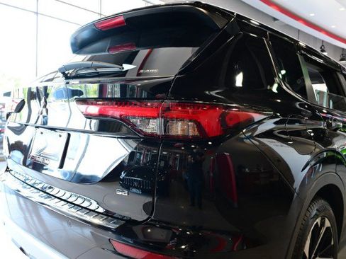 Used 2024 Mitsubishi Outlander SE Black Edition AWD/4WD image 11