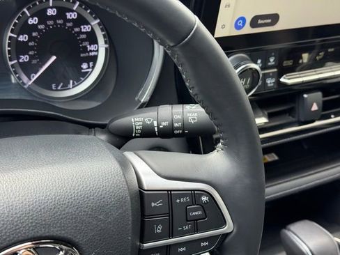 Certified 2023 Toyota Highlander XSE image 32