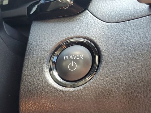 Used 2025 Toyota Camry SE image 30