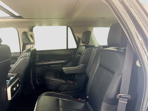 Used 2023 Ford Expedition XLT AWD/4WD image 25