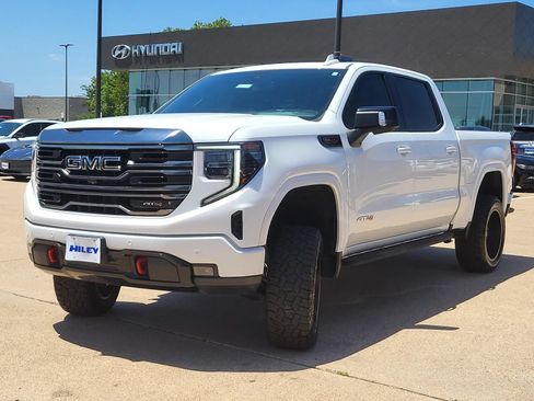 Used 2022 GMC Sierra 1500 AT4 w/ AT4 Premium Package AWD/4WD image 2
