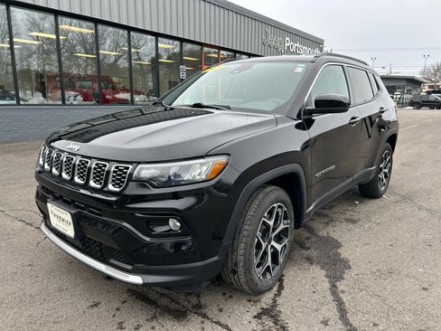 Used 2025 Jeep Compass Limited image 11