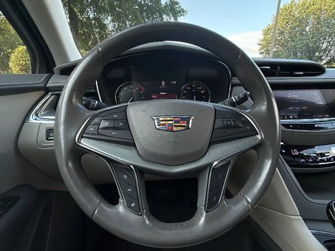 Used 2020 Cadillac XT5 Premium Luxury FWD image 14
